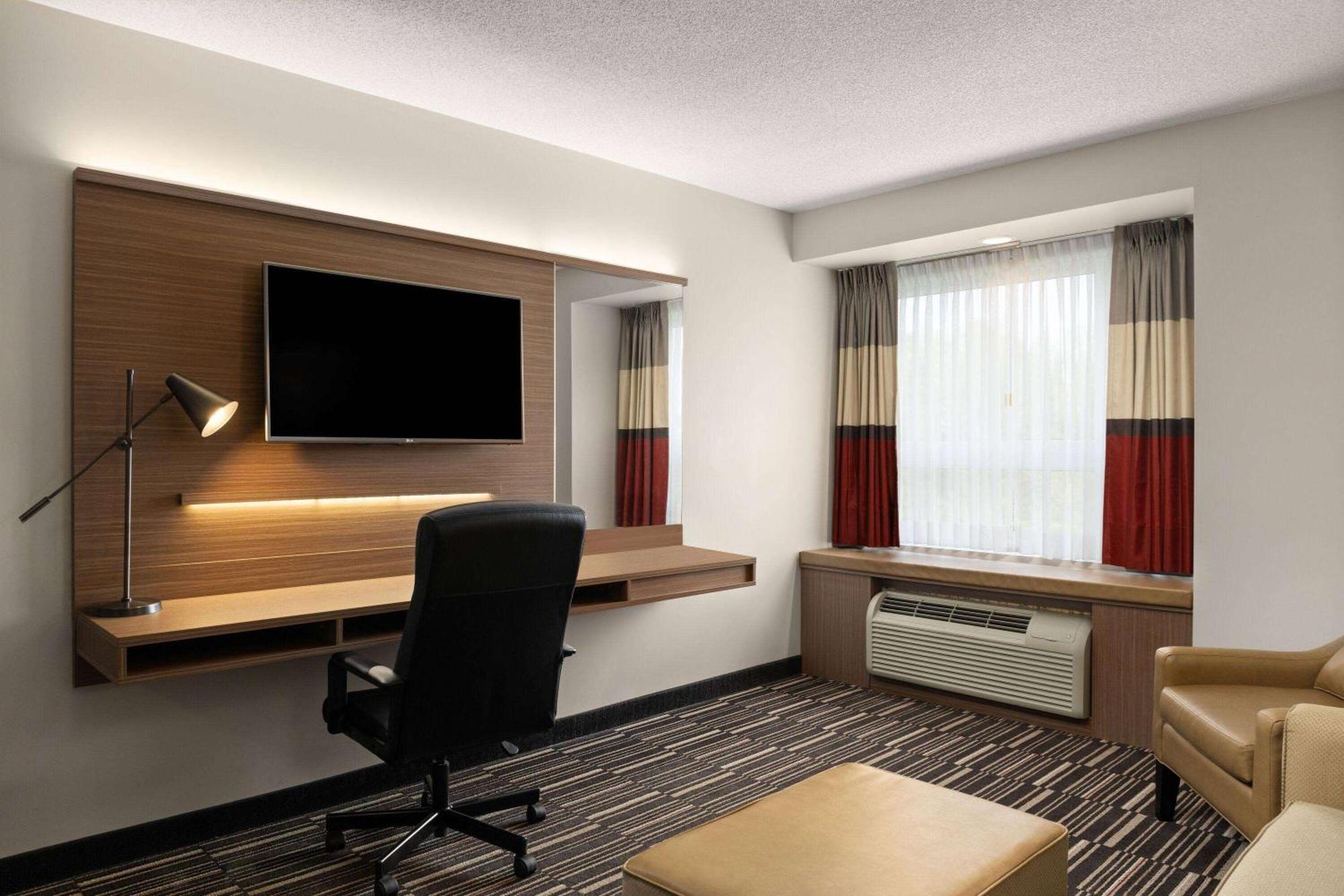 Microtel Inn & Suites By Wyndham Kirkland Lake Dış mekan fotoğraf