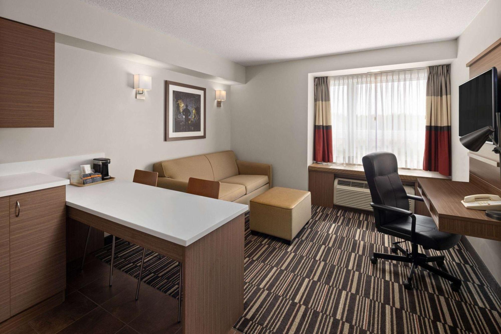 Microtel Inn & Suites By Wyndham Kirkland Lake Dış mekan fotoğraf