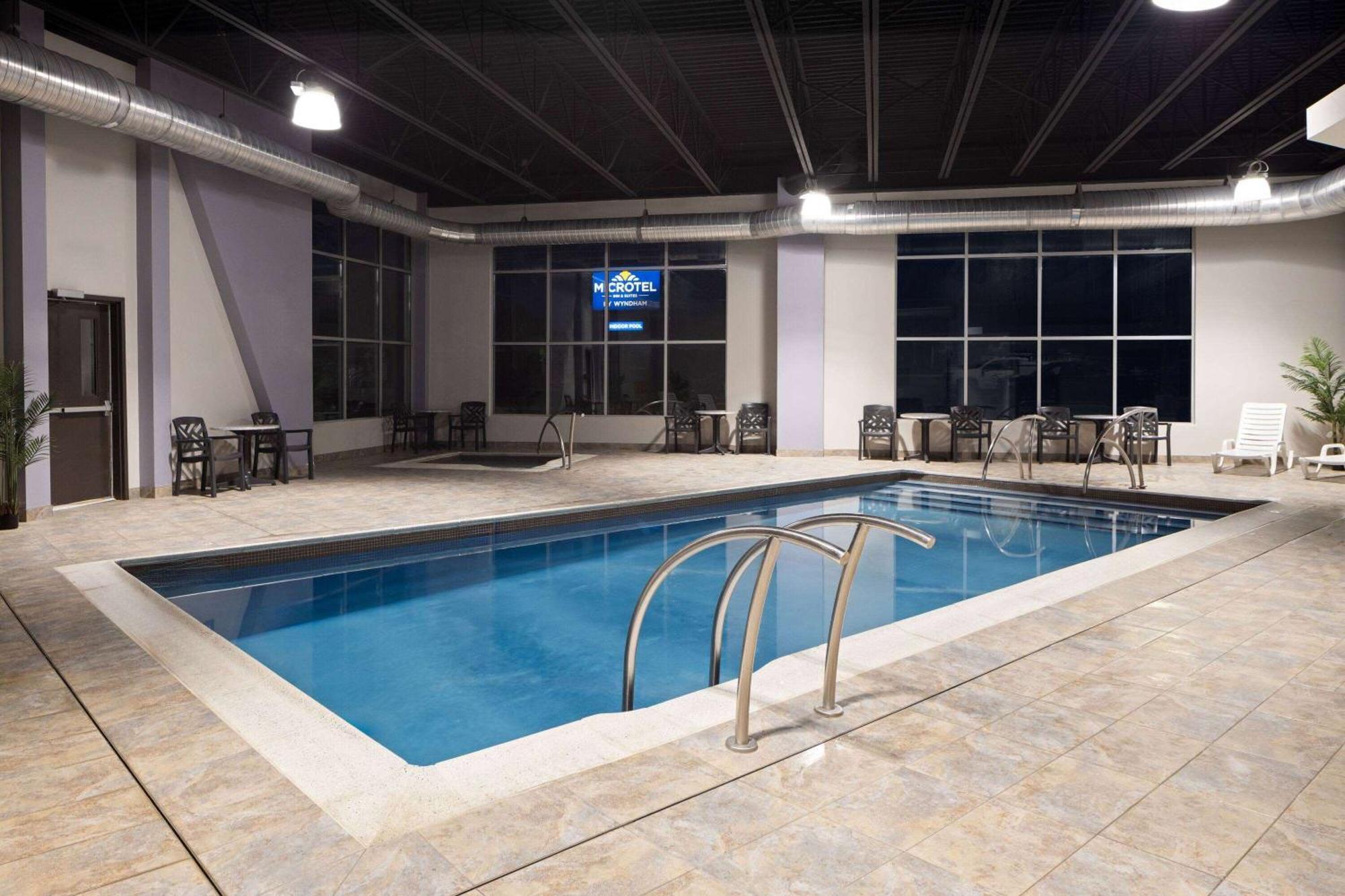 Microtel Inn & Suites By Wyndham Kirkland Lake Dış mekan fotoğraf