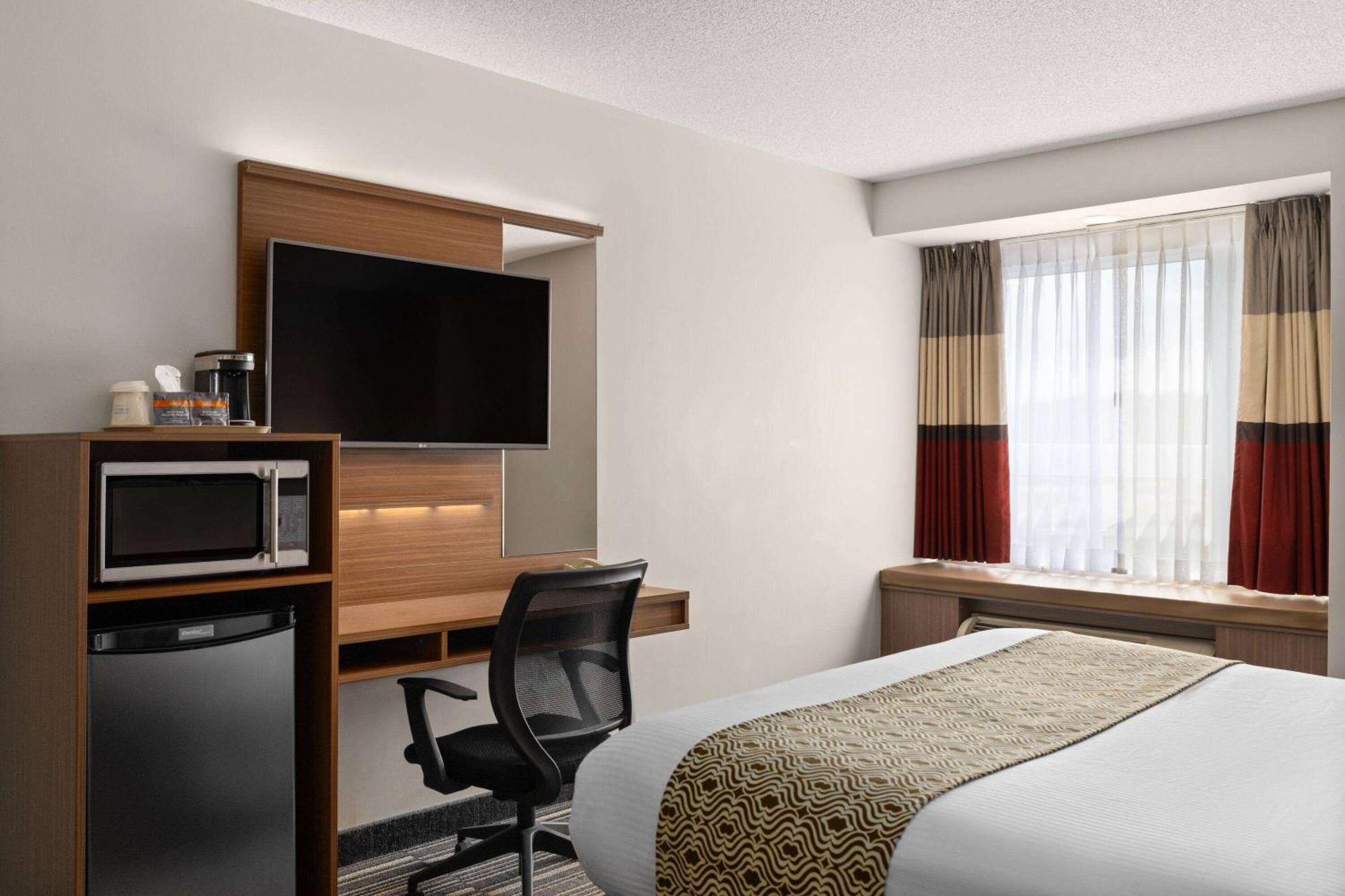 Microtel Inn & Suites By Wyndham Kirkland Lake Dış mekan fotoğraf