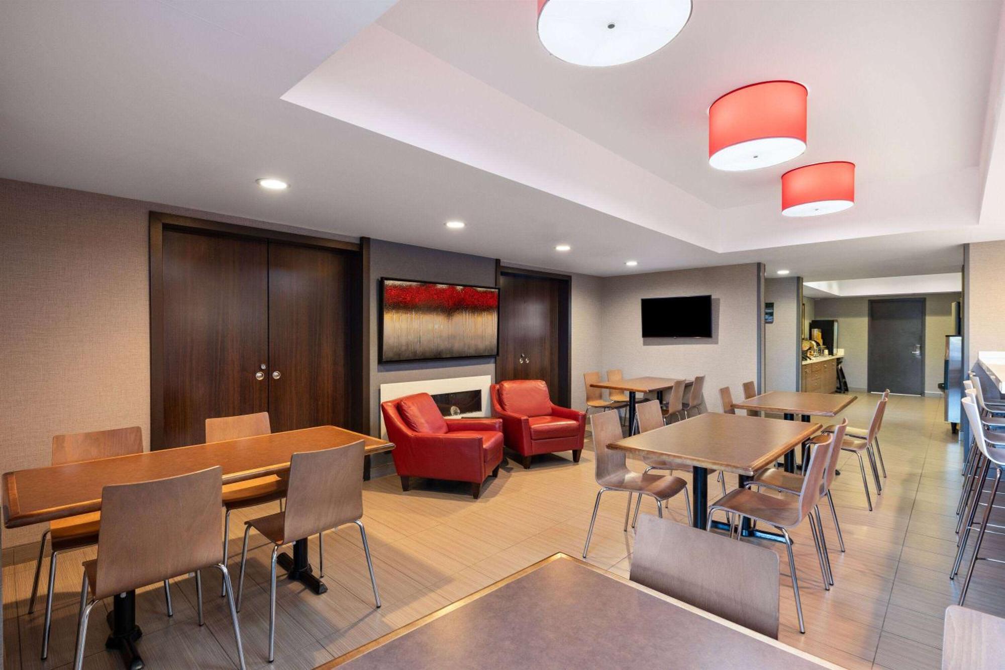 Microtel Inn & Suites By Wyndham Kirkland Lake Dış mekan fotoğraf