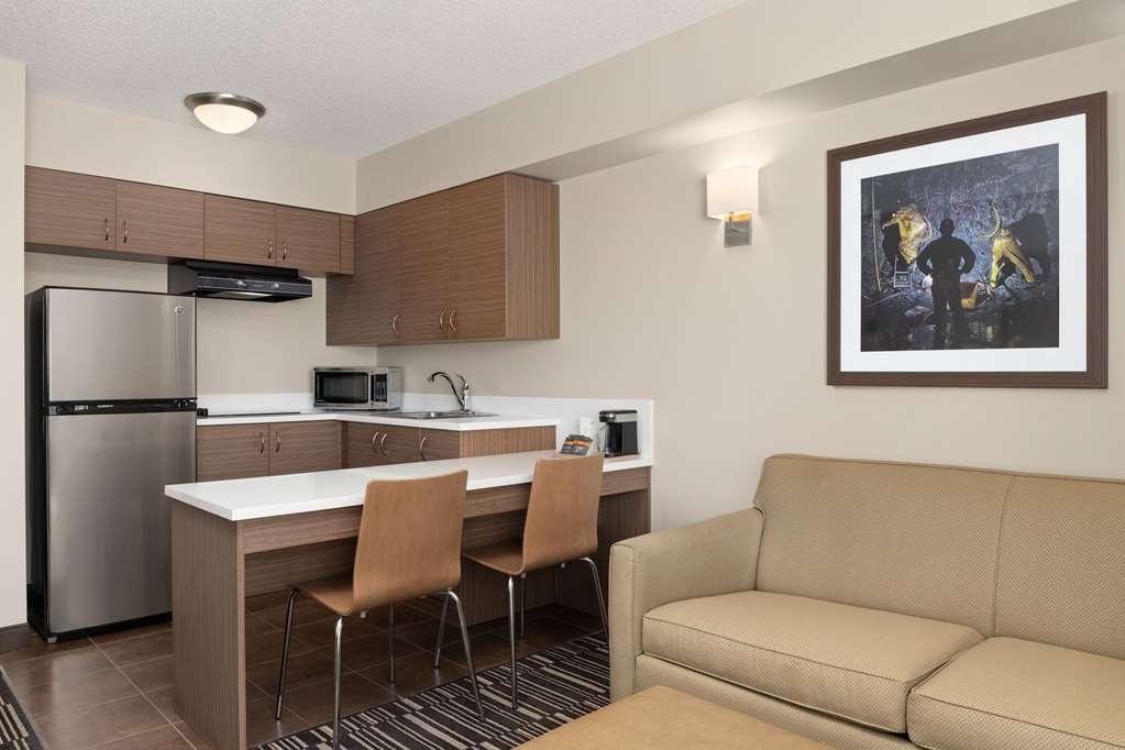 Microtel Inn & Suites By Wyndham Kirkland Lake Oda fotoğraf