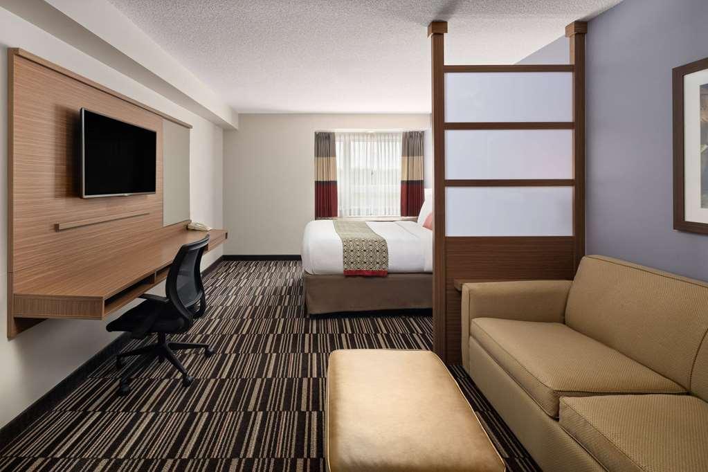Microtel Inn & Suites By Wyndham Kirkland Lake Oda fotoğraf