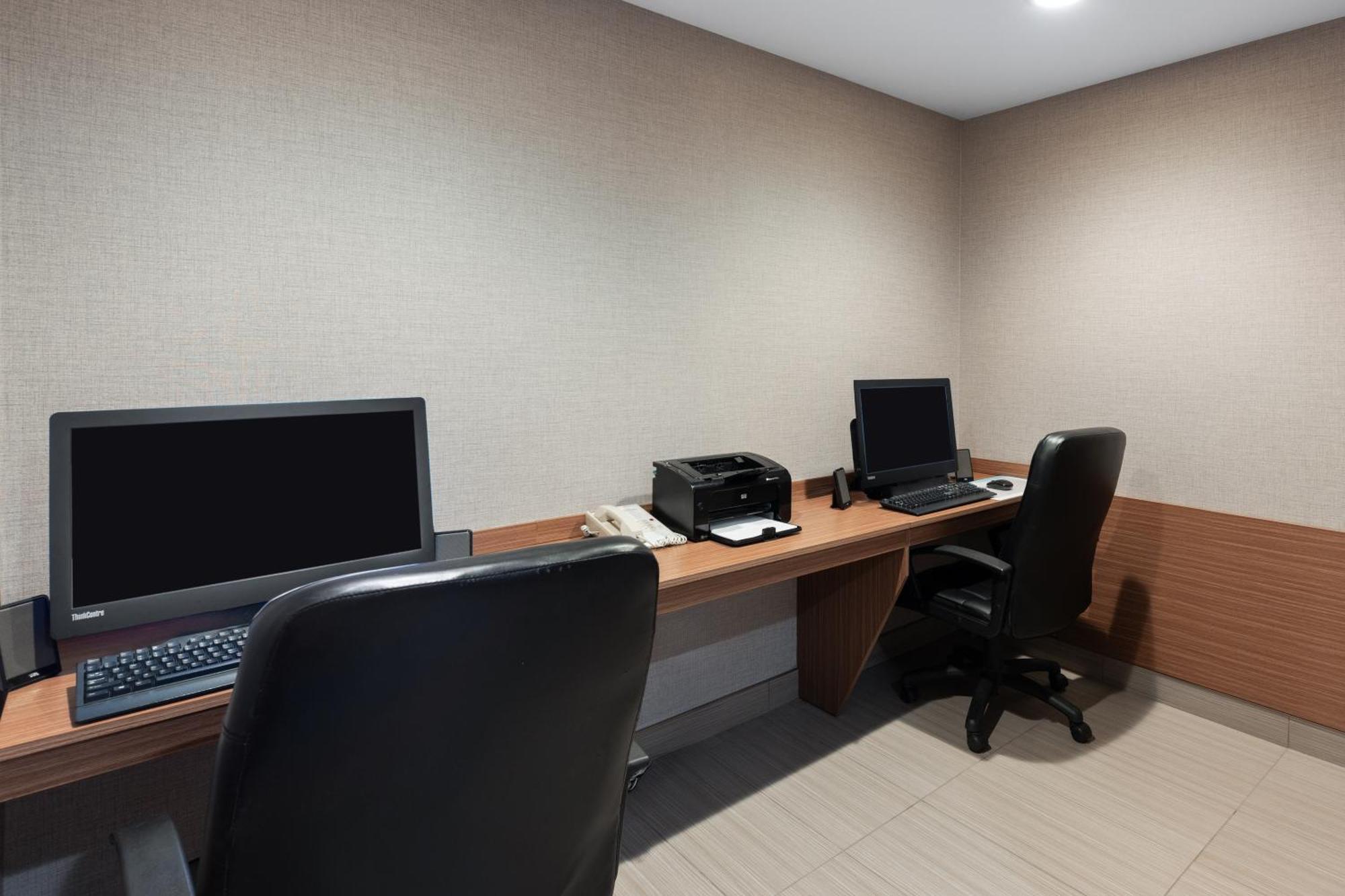 Microtel Inn & Suites By Wyndham Kirkland Lake Dış mekan fotoğraf
